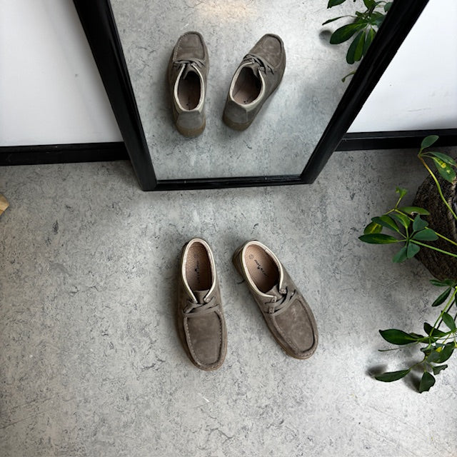 Beige mockaskor med rågummisula