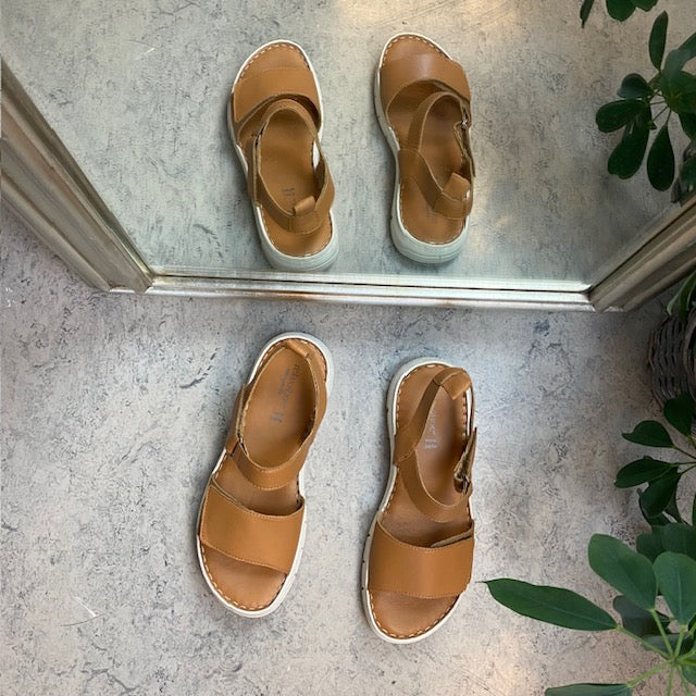 Mjuk och flexibel lädersandal i brunt från Relaxshoe