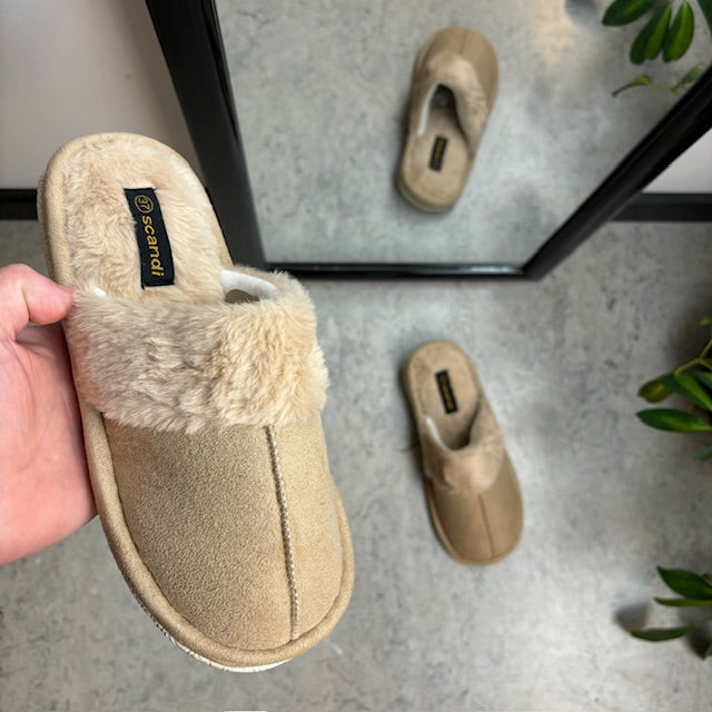 Beige innetofflor med synlig pälskant
