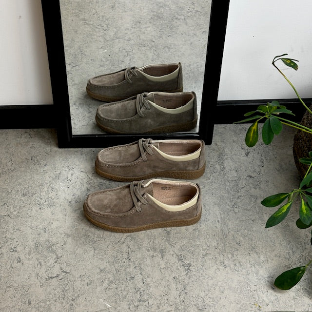 Beige mockaskor med rågummisula