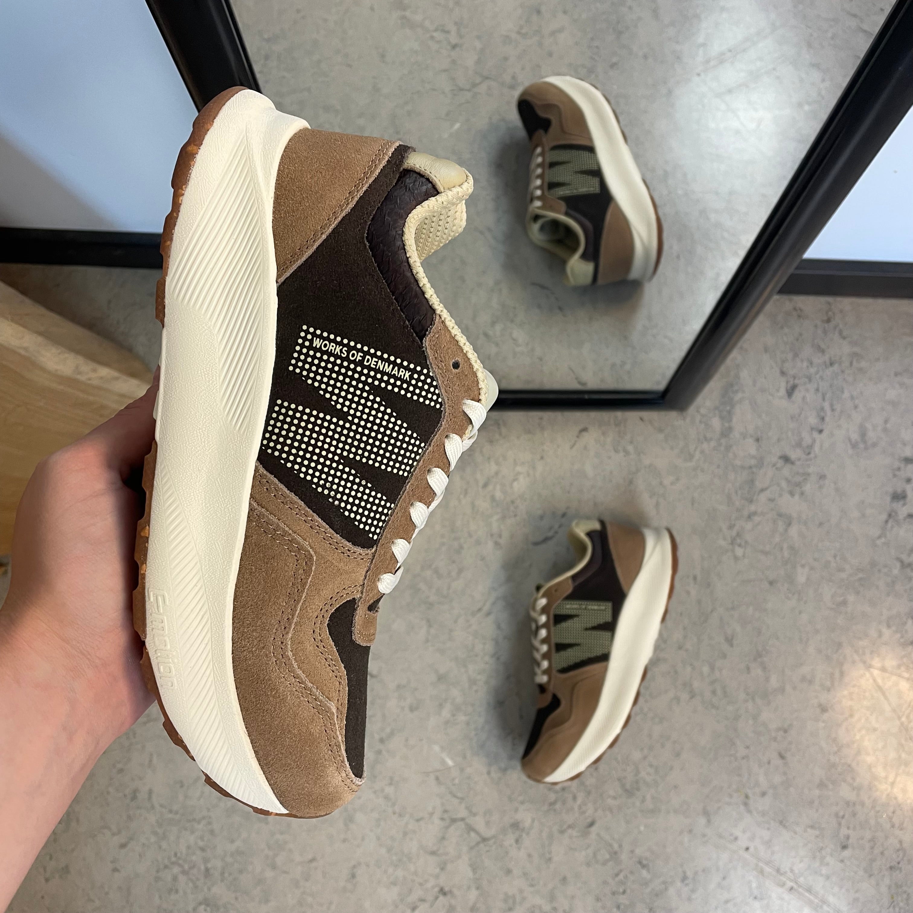 Mathilde Runner Leather – Woden-sneaker i varma bruna nyanser med lätt gångsula
