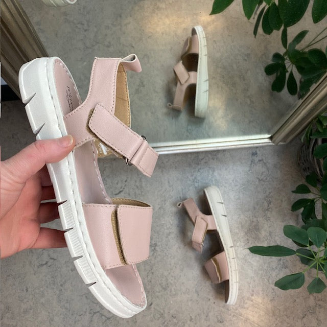 Härligt mjuk och flexibel skinnsandal i rosa från Relaxshoe