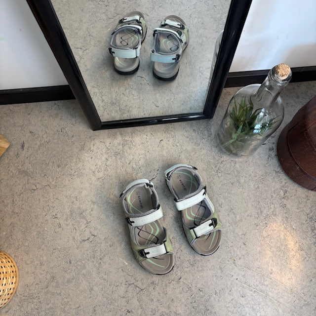 Beige sportsandal