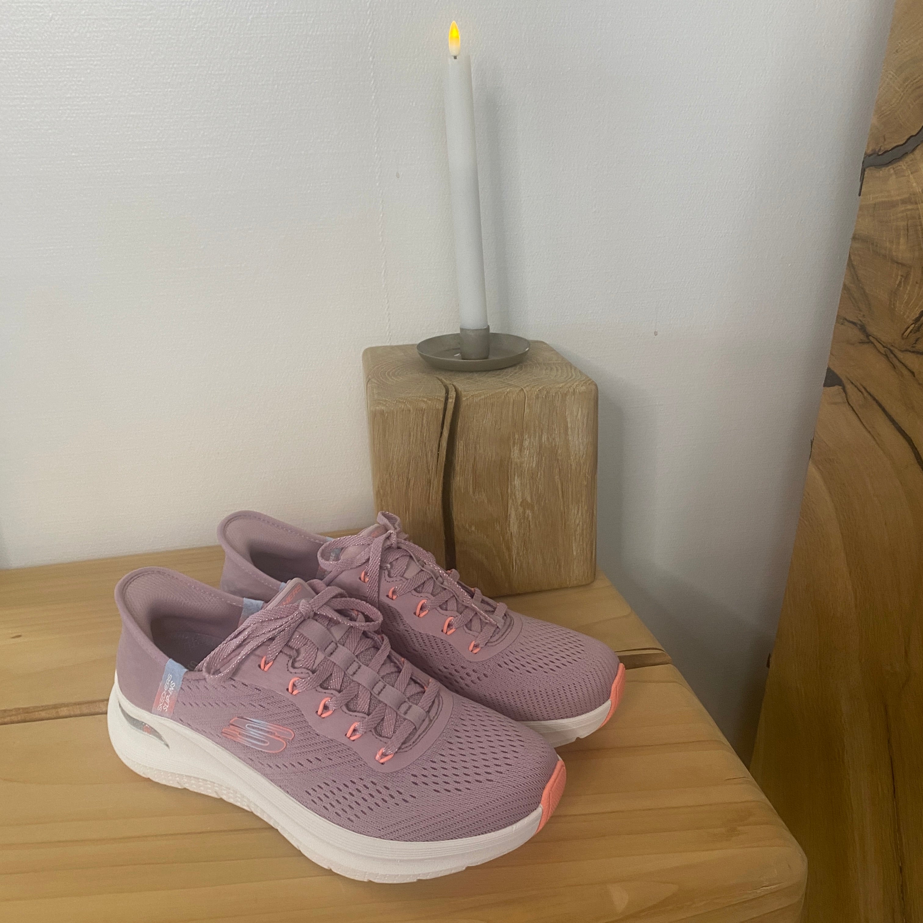 Skechers Slip-ins med Arch Fit – lavendelfärgad sneaker med handsfree-komfort
