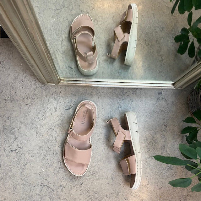 Läcker mjuk och flexibel skinnsandal i rosa från Relaxshoe