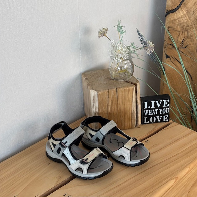 Beige sportsandal