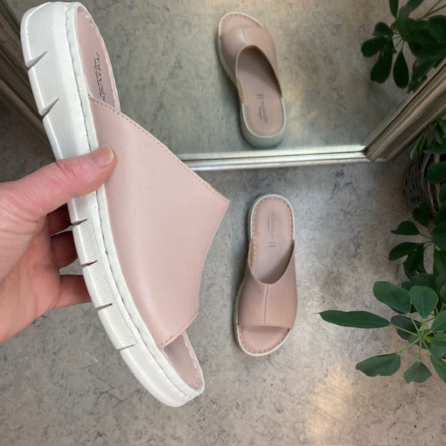 Elegant rosa slip-on i skinn från Relaxshoe
