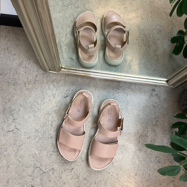 Läcker mjuk och flexibel skinnsandal i rosa från Relaxshoe