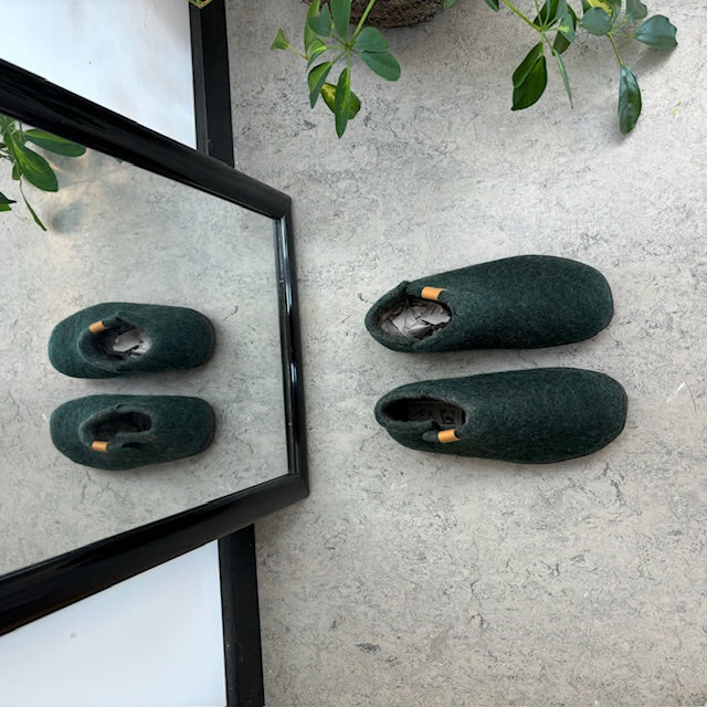 Hög grön ulltoffel med halkfria sulor från Green Comfort