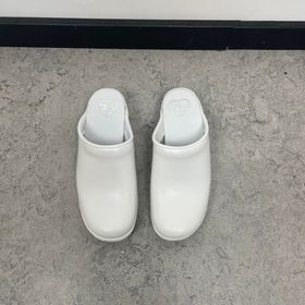 Vita läderträskor av god kvalitet