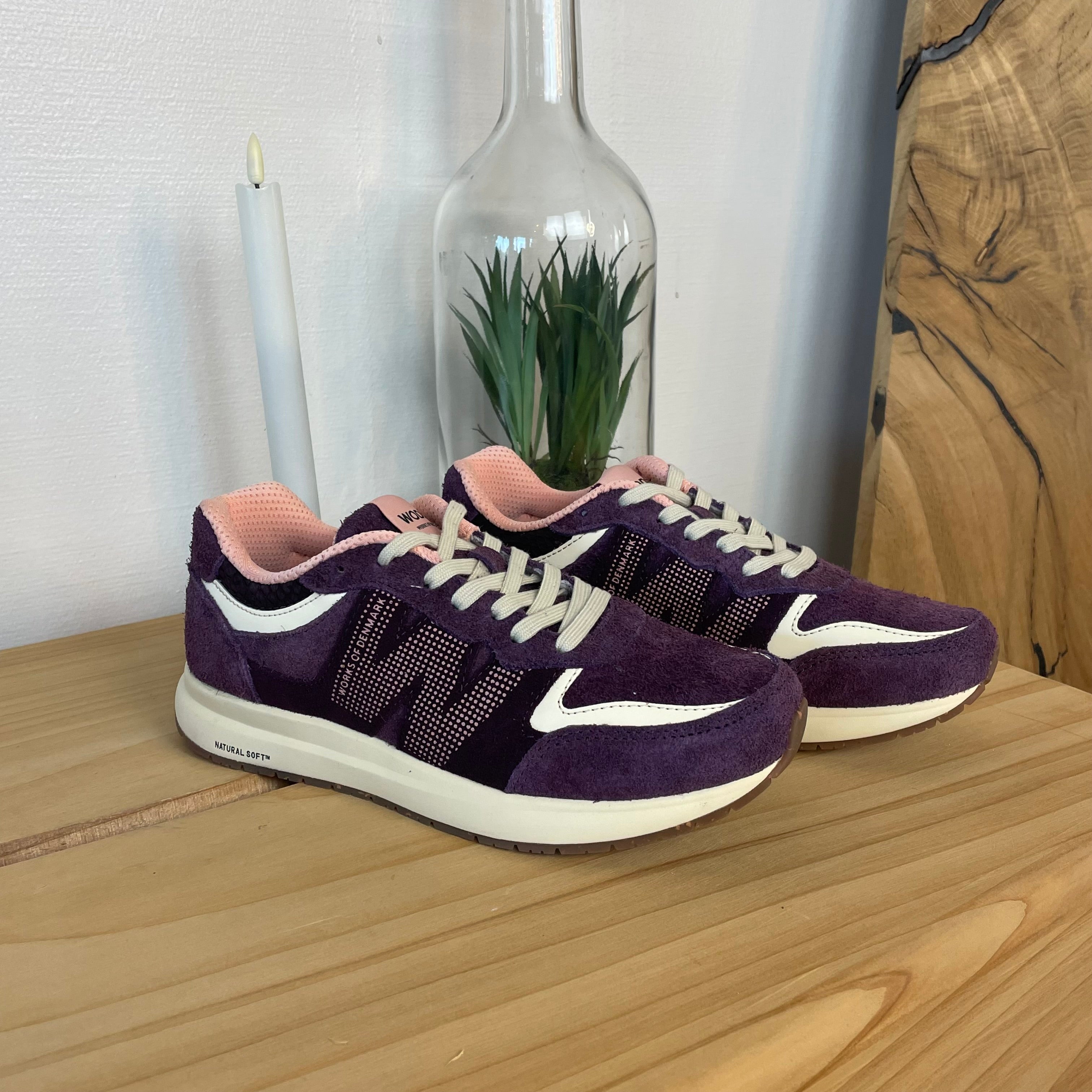 Woden Rigmor Suede – ljungfärgad sneaker i mocka med mjuk komfort
