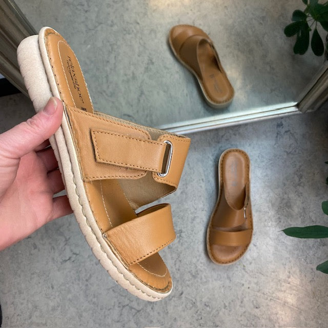 Brun skinn slip-on med justerbar rem från Relaxshoe