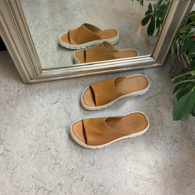 Elegant brun slip-on i läder från Relaxshoe