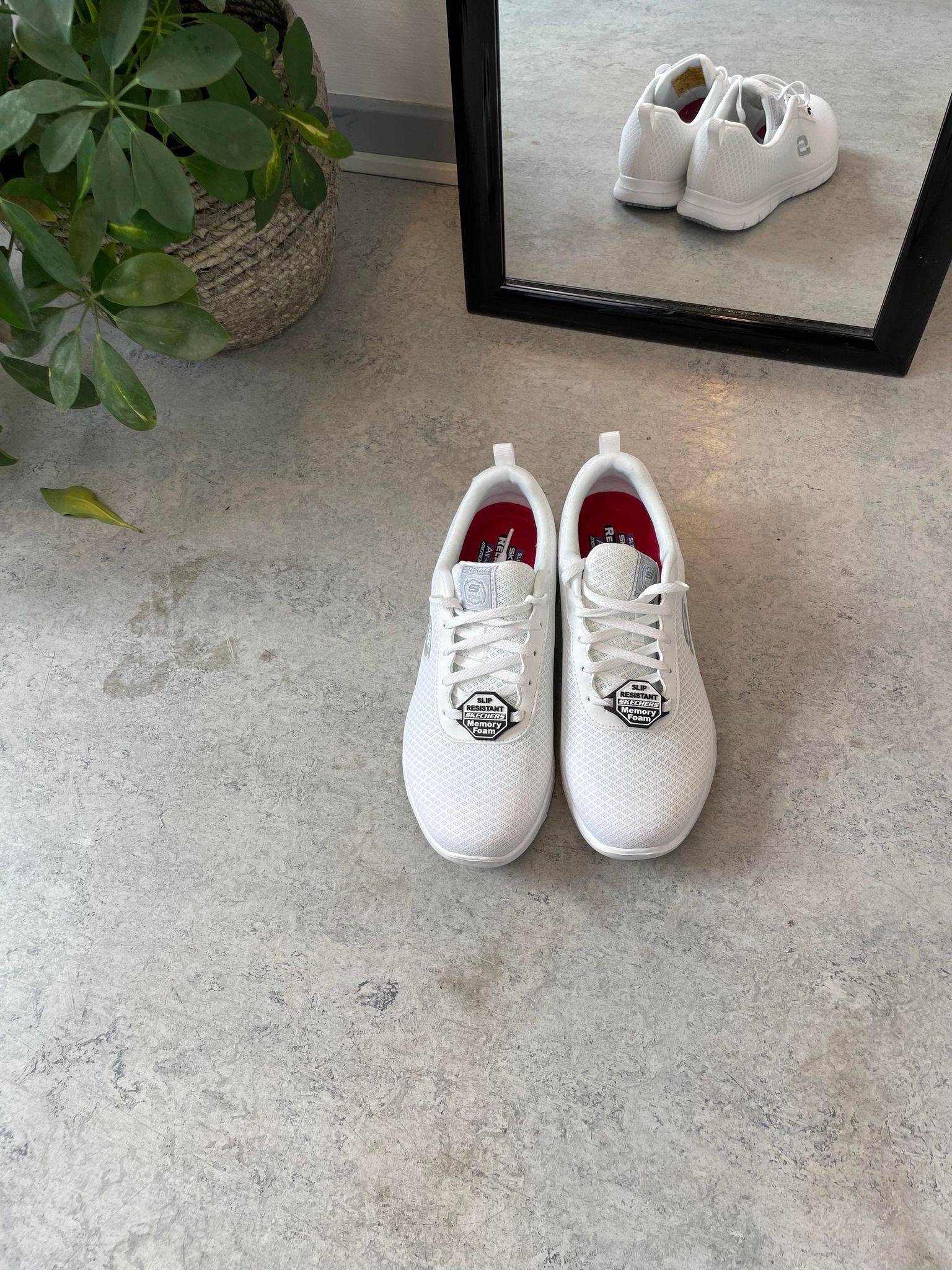 Skechers Work arbetssko med bred passform – CE‑godkänd, halksäker sula & Memory Foam‑komfort