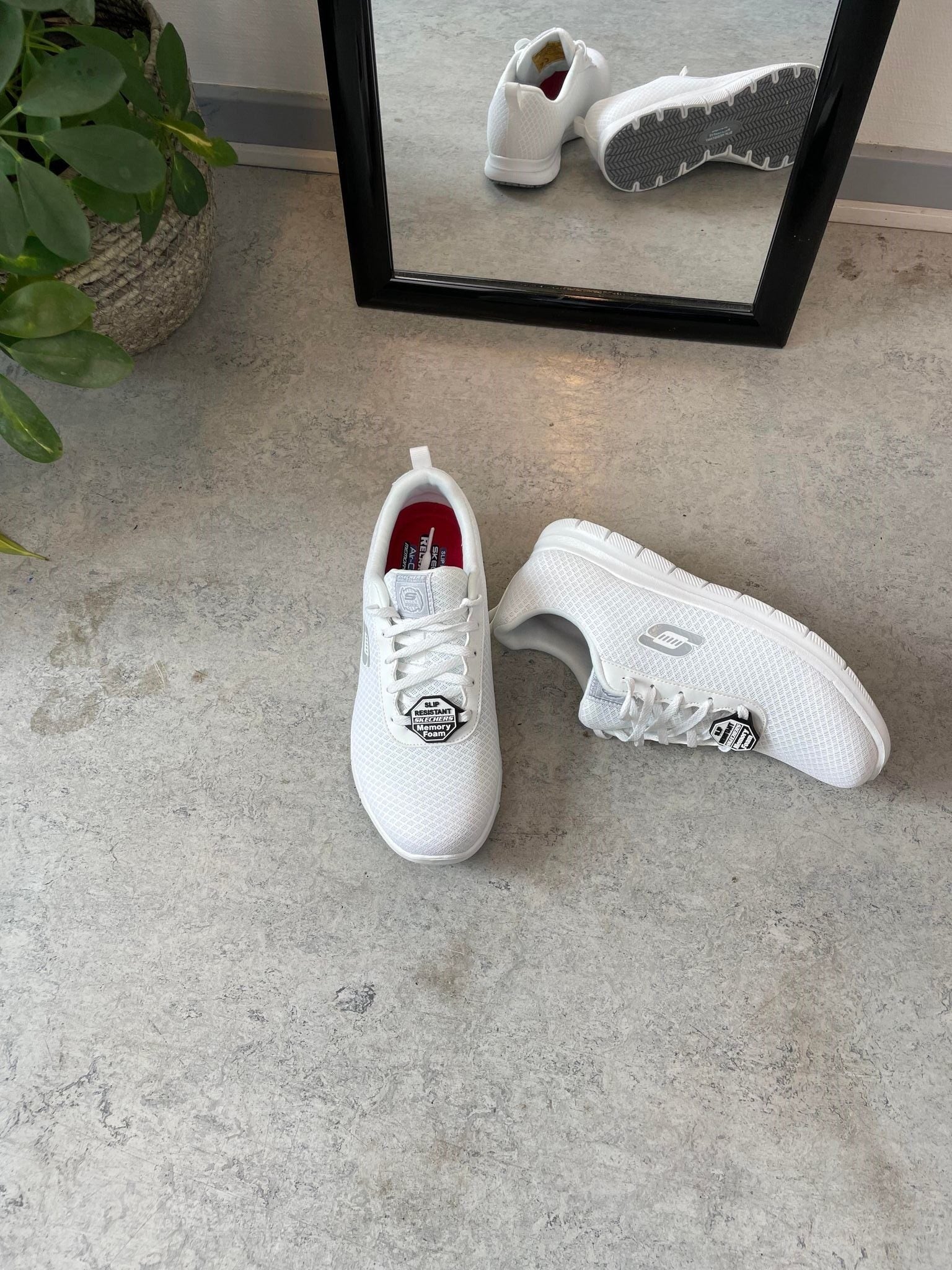 Skechers Work arbetssko med bred passform – CE‑godkänd, halksäker sula & Memory Foam‑komfort