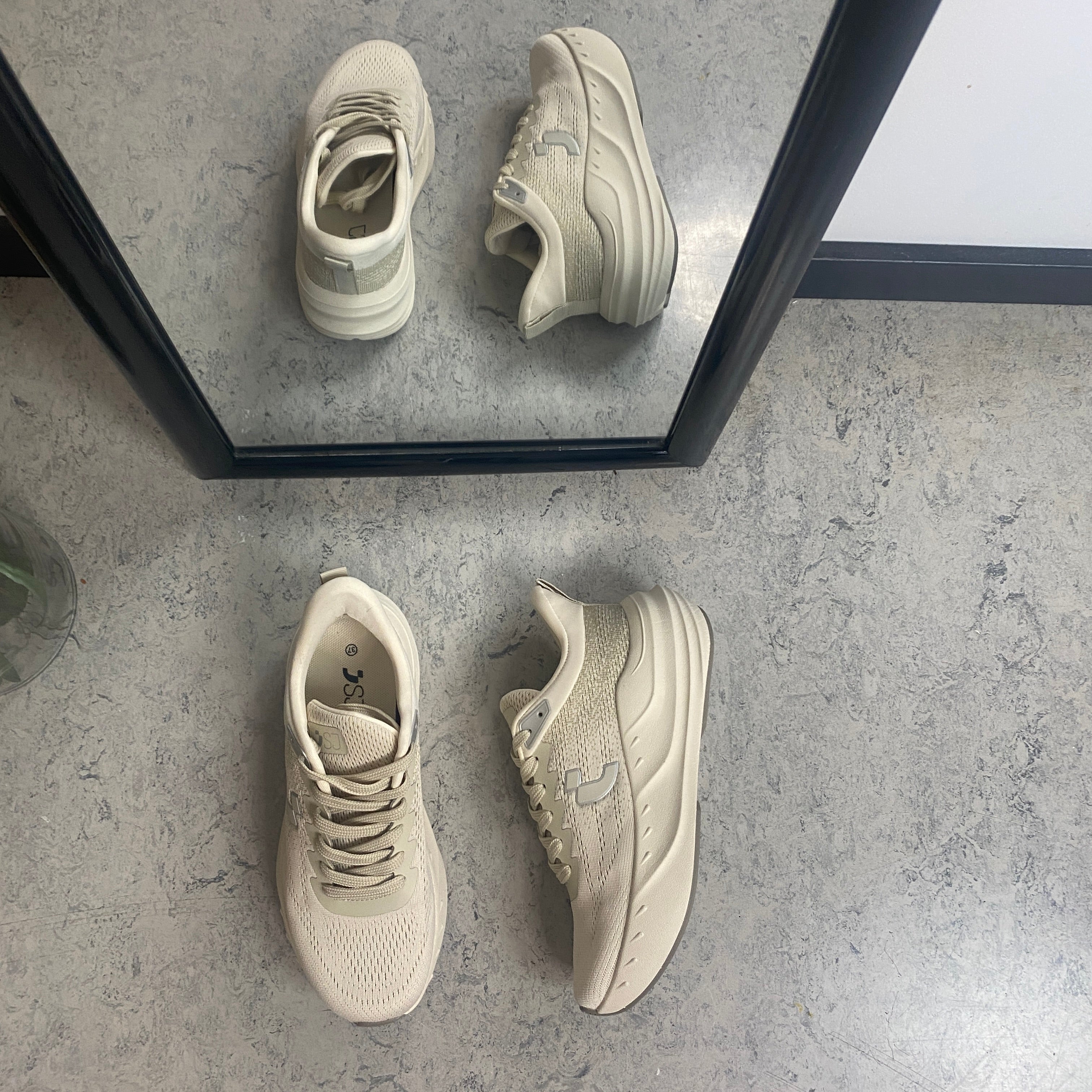 Beige sko med gångsula – SSKbutiken.se