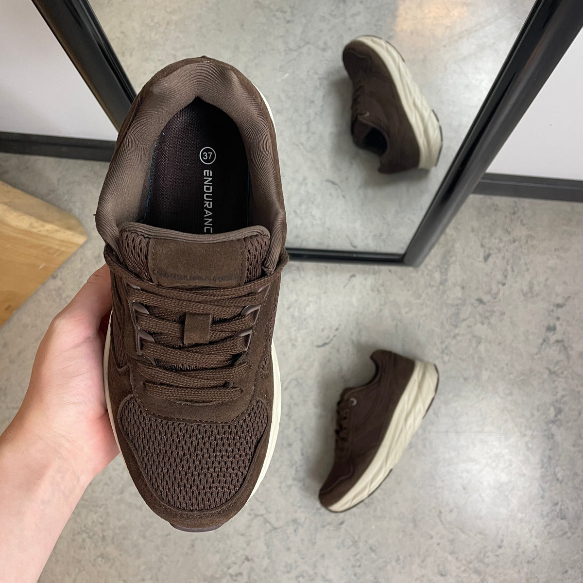 Endurance komfortsko dam – brun sneaker med lätt och stötdämpande sula