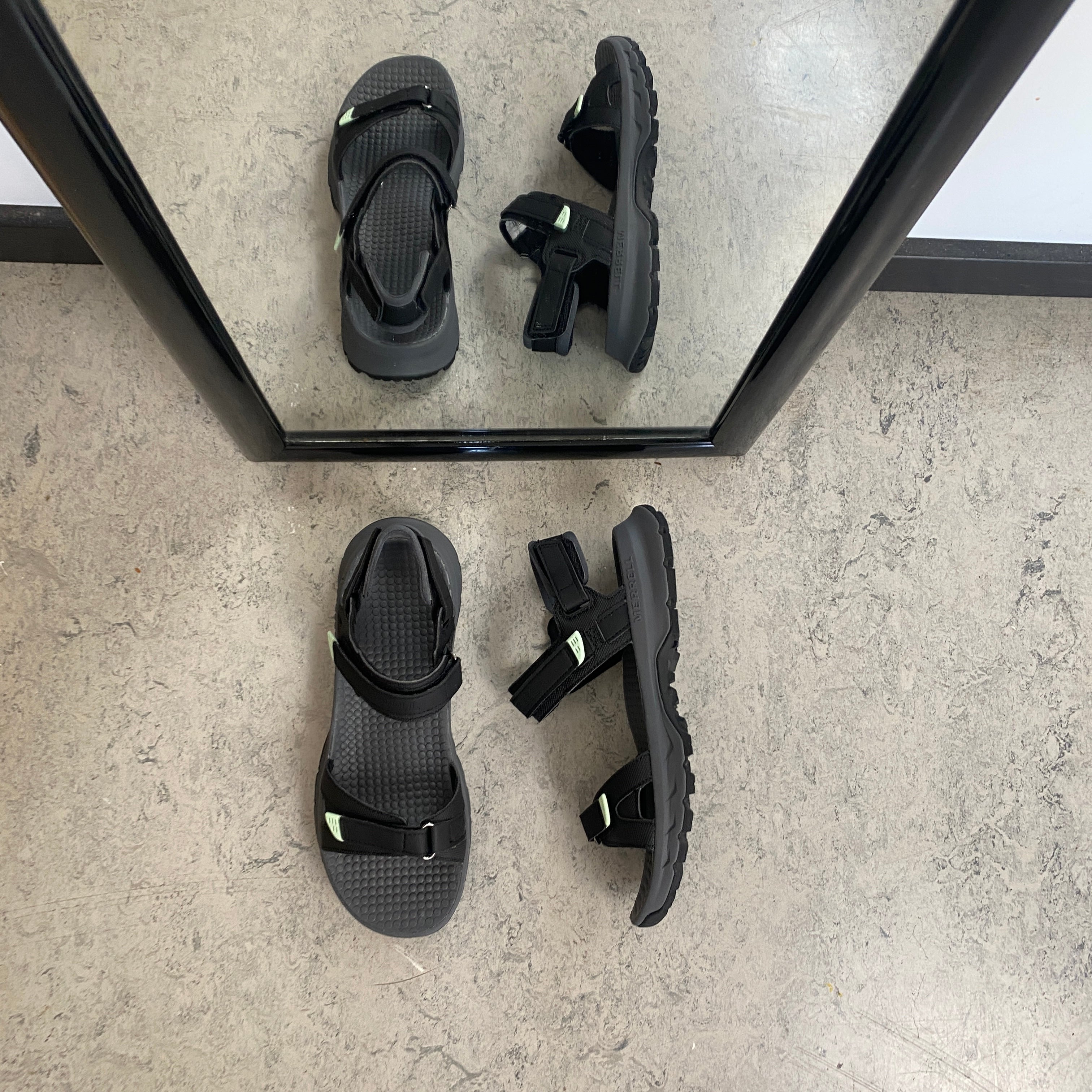 Merrell-sandal med stötdämpande komfort för arbete och aktiv vardag