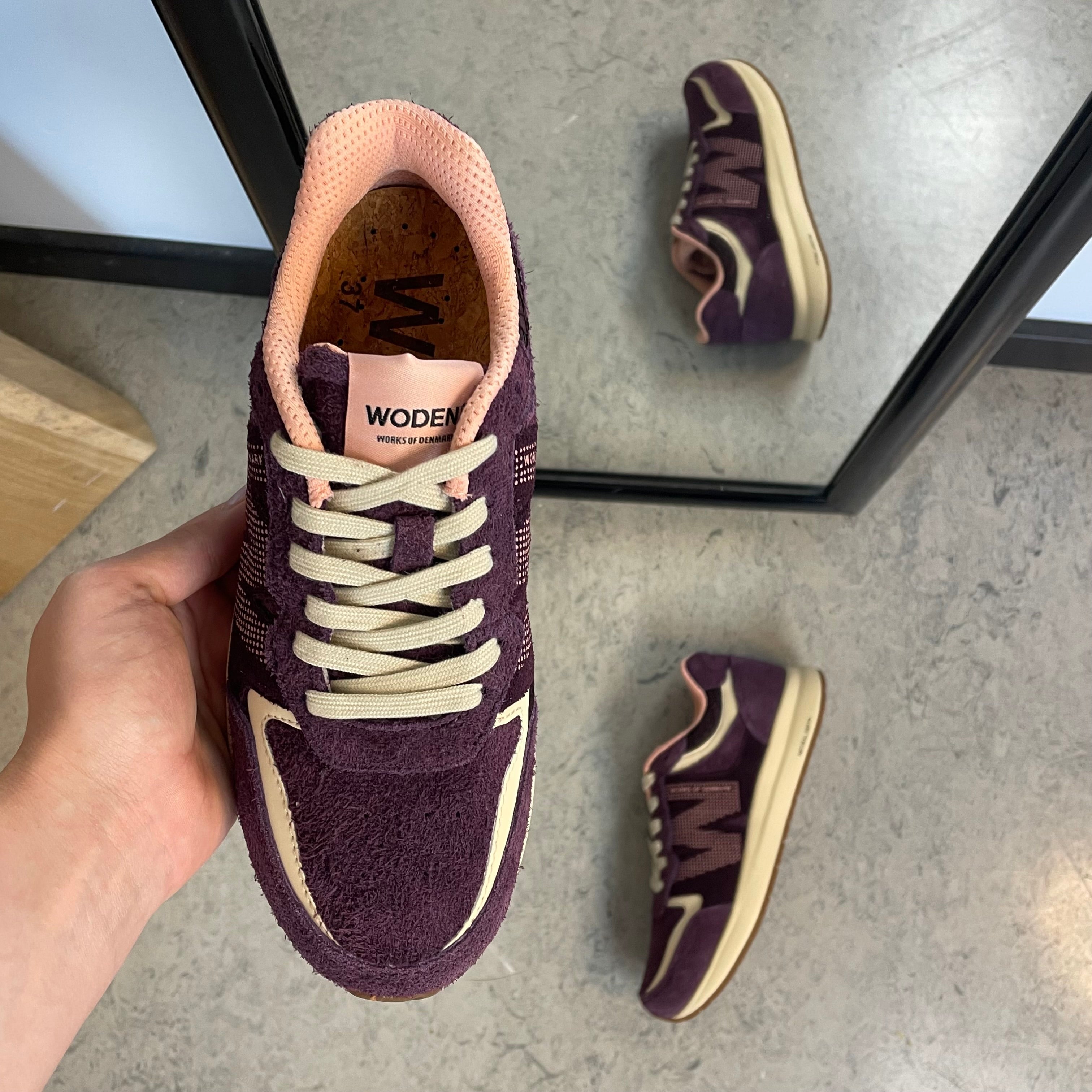 Woden Rigmor Suede – ljungfärgad sneaker i mocka med mjuk komfort