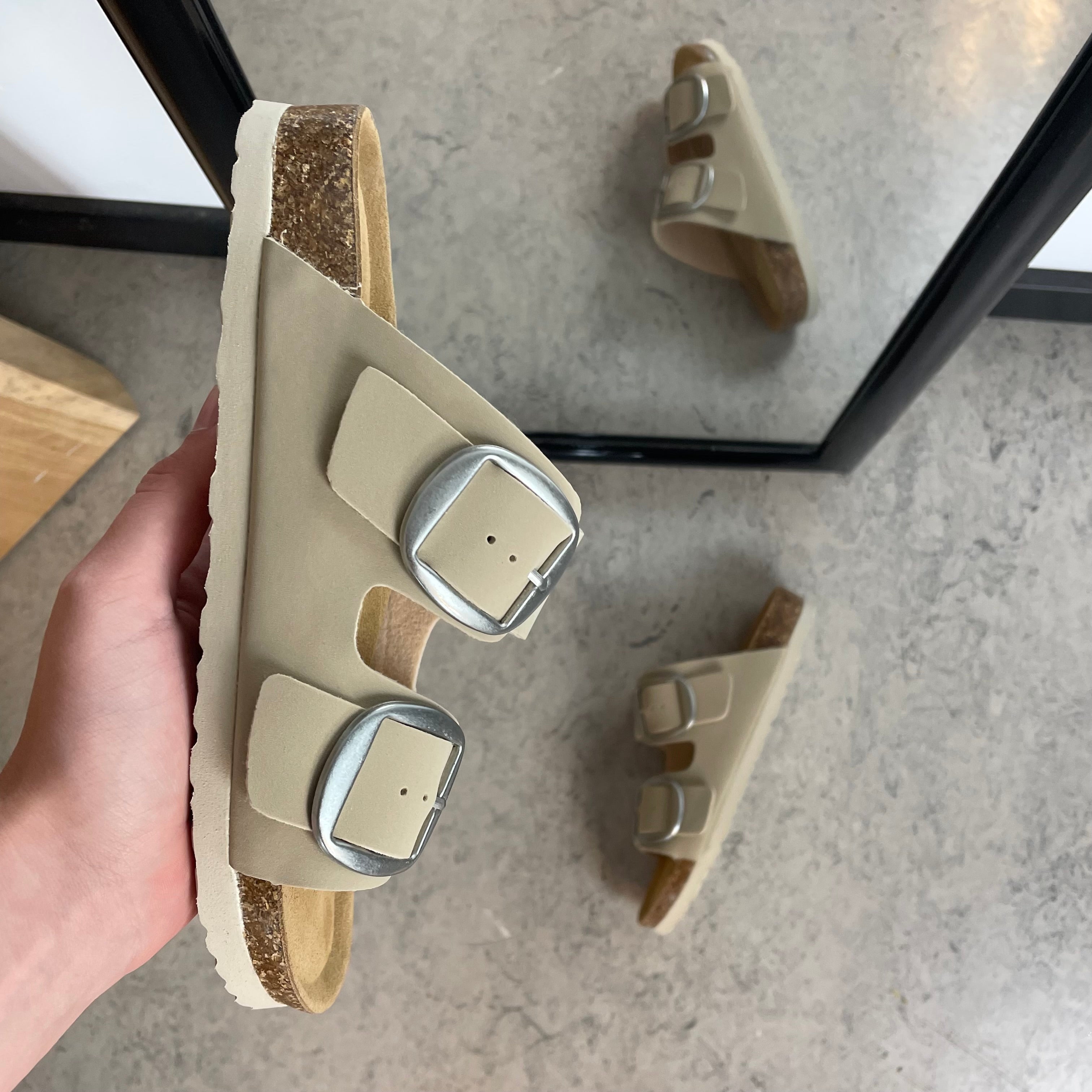 Cruz sandal med justerbar passform - beige