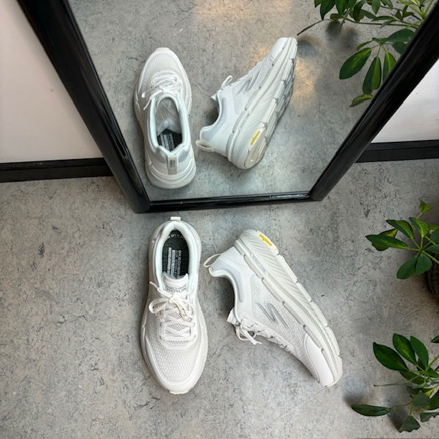 Andningsbar vit MaxCushioning-sko från Skechers