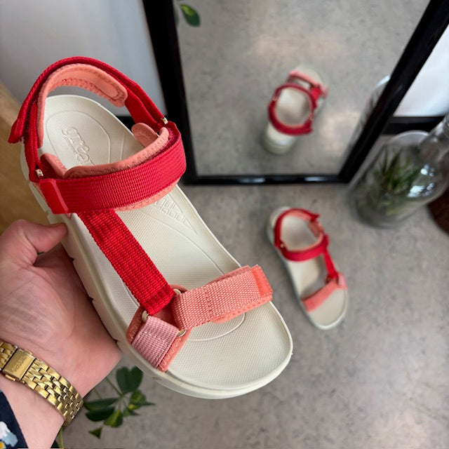 Green Comfort-sandal i röd färgkombination