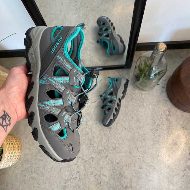 Stängd trekking-sandal – Komfort, stöd och ventilation i ett och samma utförande