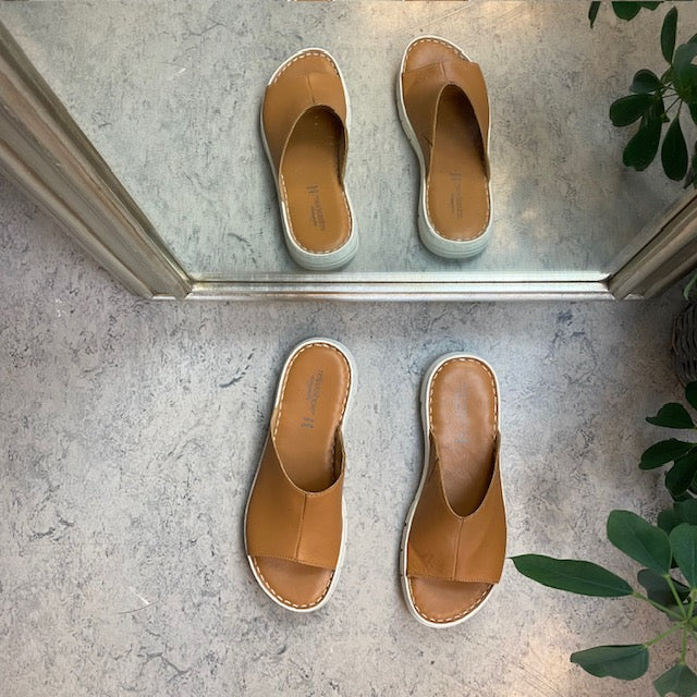 Elegant brun slip-on i läder från Relaxshoe