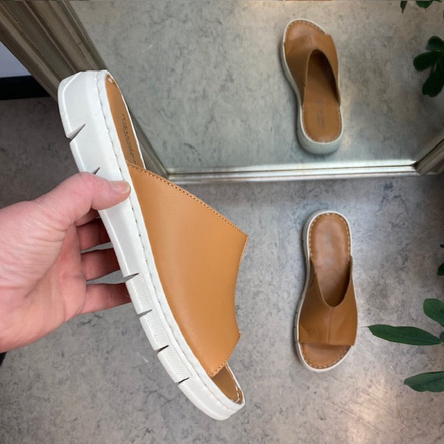 Elegant brun slip-on i läder från Relaxshoe