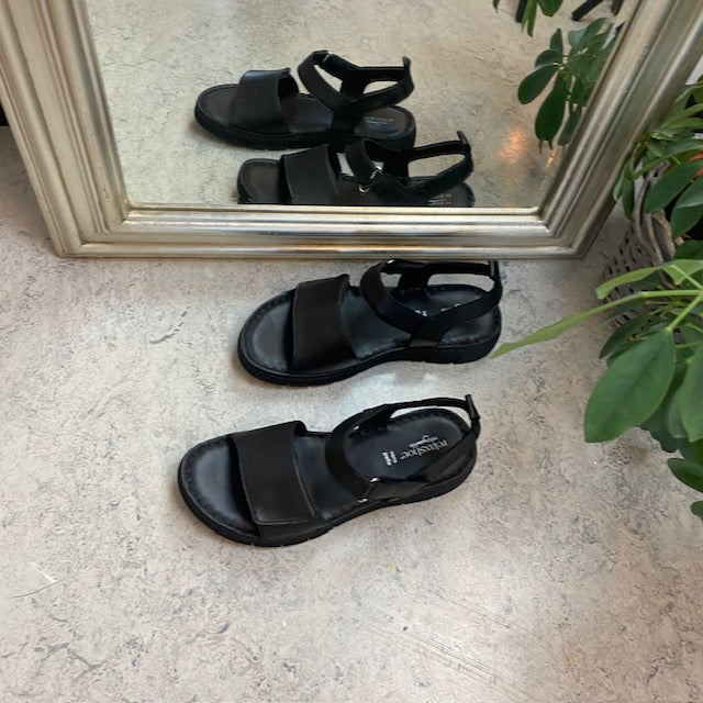 Läcker mjuk och flexibel skinnsandal i svart från Relaxshoe