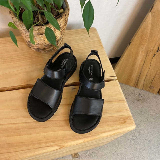 Läcker mjuk och flexibel skinnsandal i svart från Relaxshoe