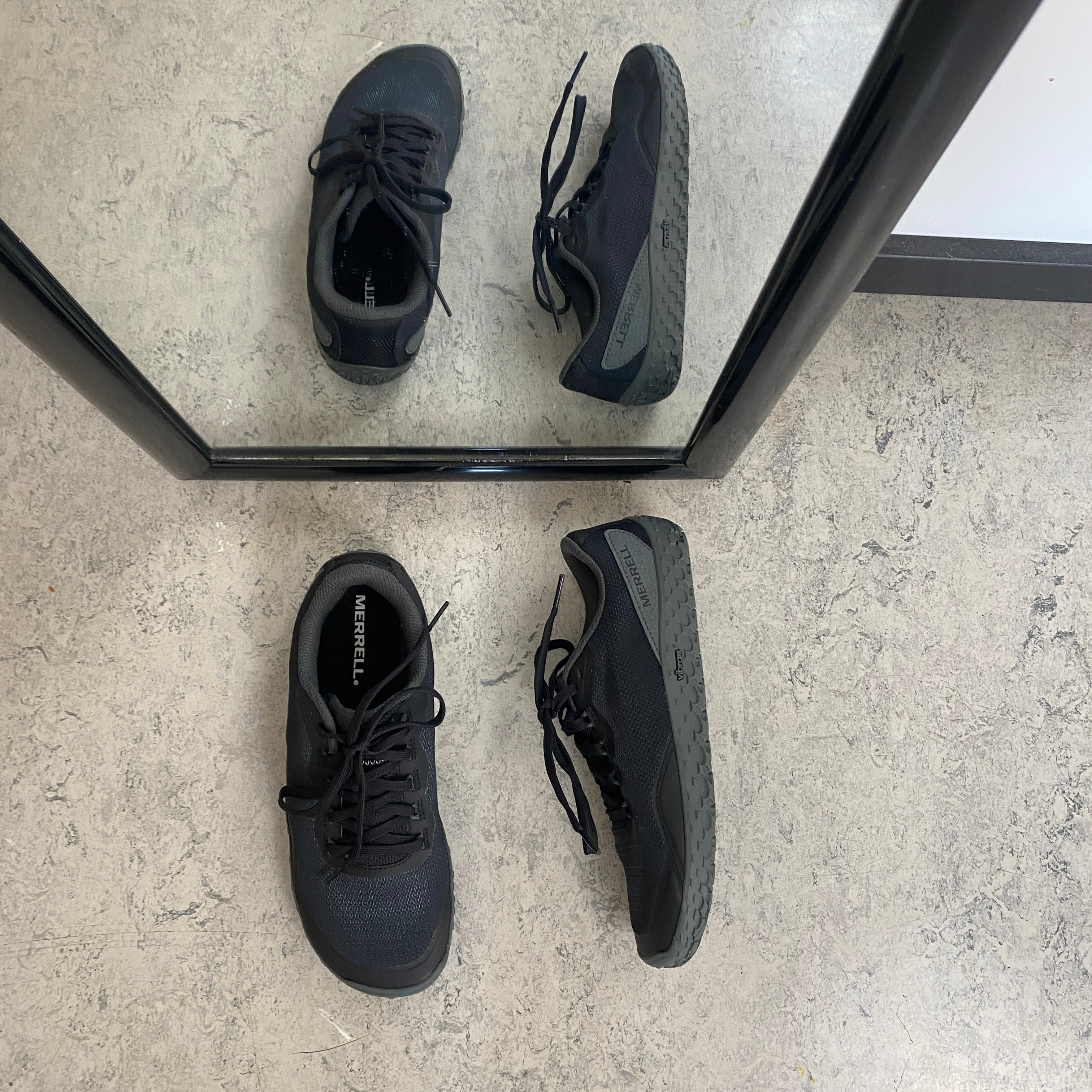 Merrell svart barfotasko med maximal flexibilitet