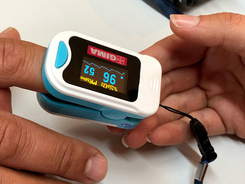Oximeter mäter syrehalten i blodet