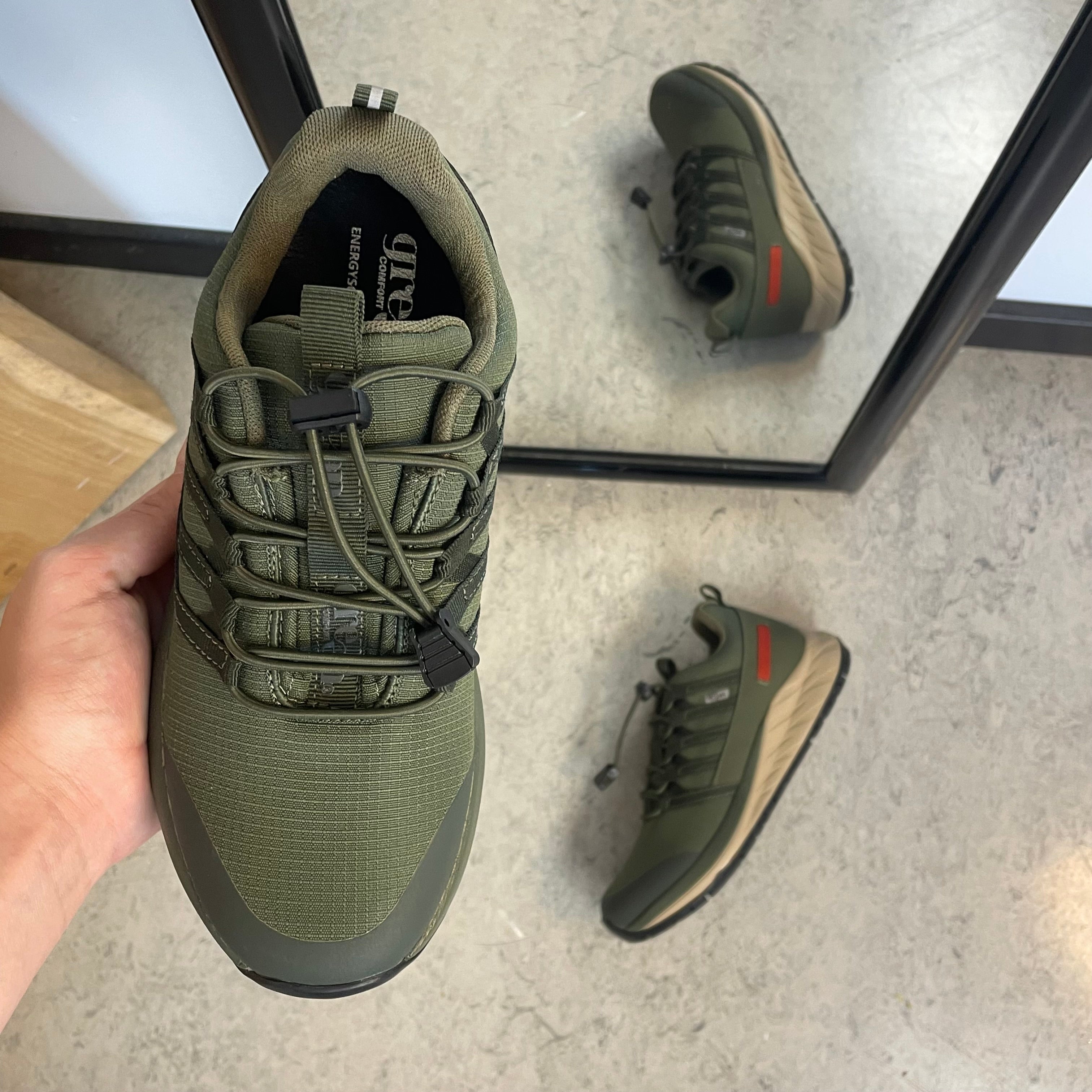 Green Comfort Path Pipi – olivgrön outdoor-sneaker med H-läst & hålfotsstöd