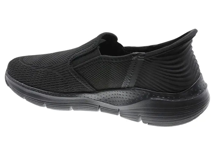 Lätt slip-on-sko i svart – andningsbar och enkel att ta på