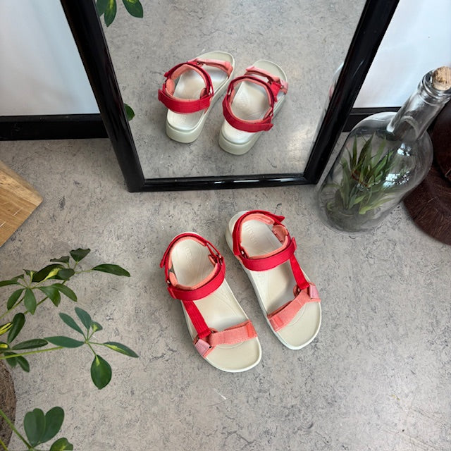 Green Comfort-sandal i röd färgkombination