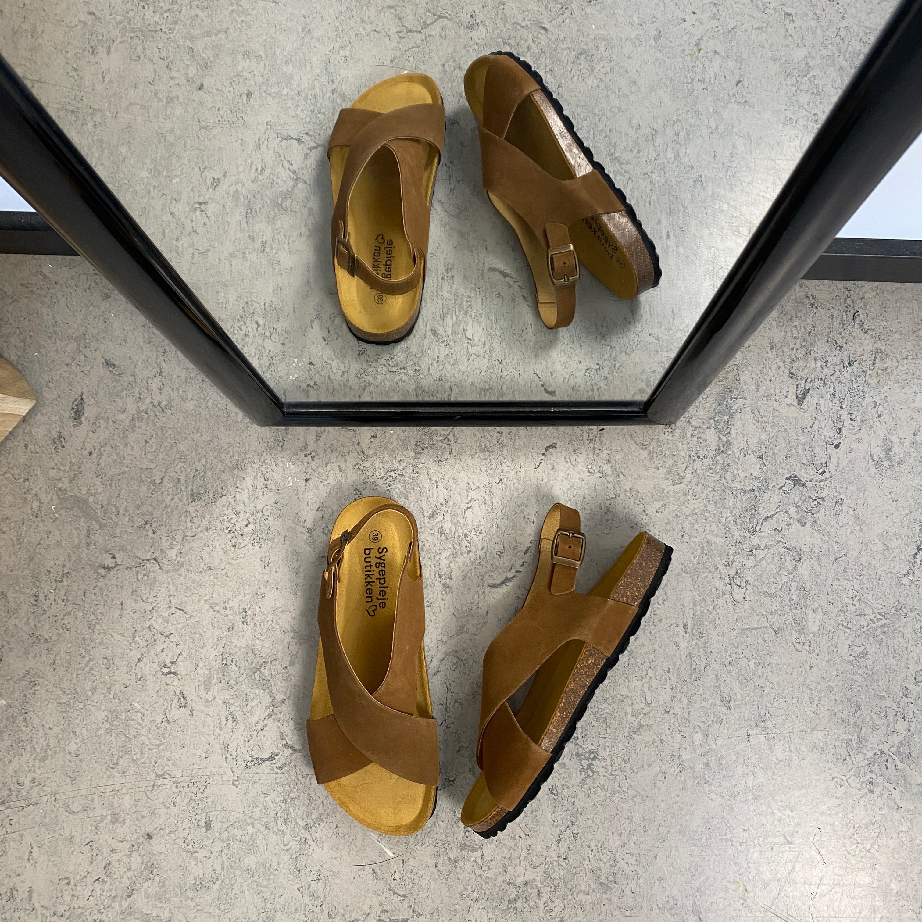Serraje Roble – brun sandal med korsremmar & bakrem | SSKbutiken.se
