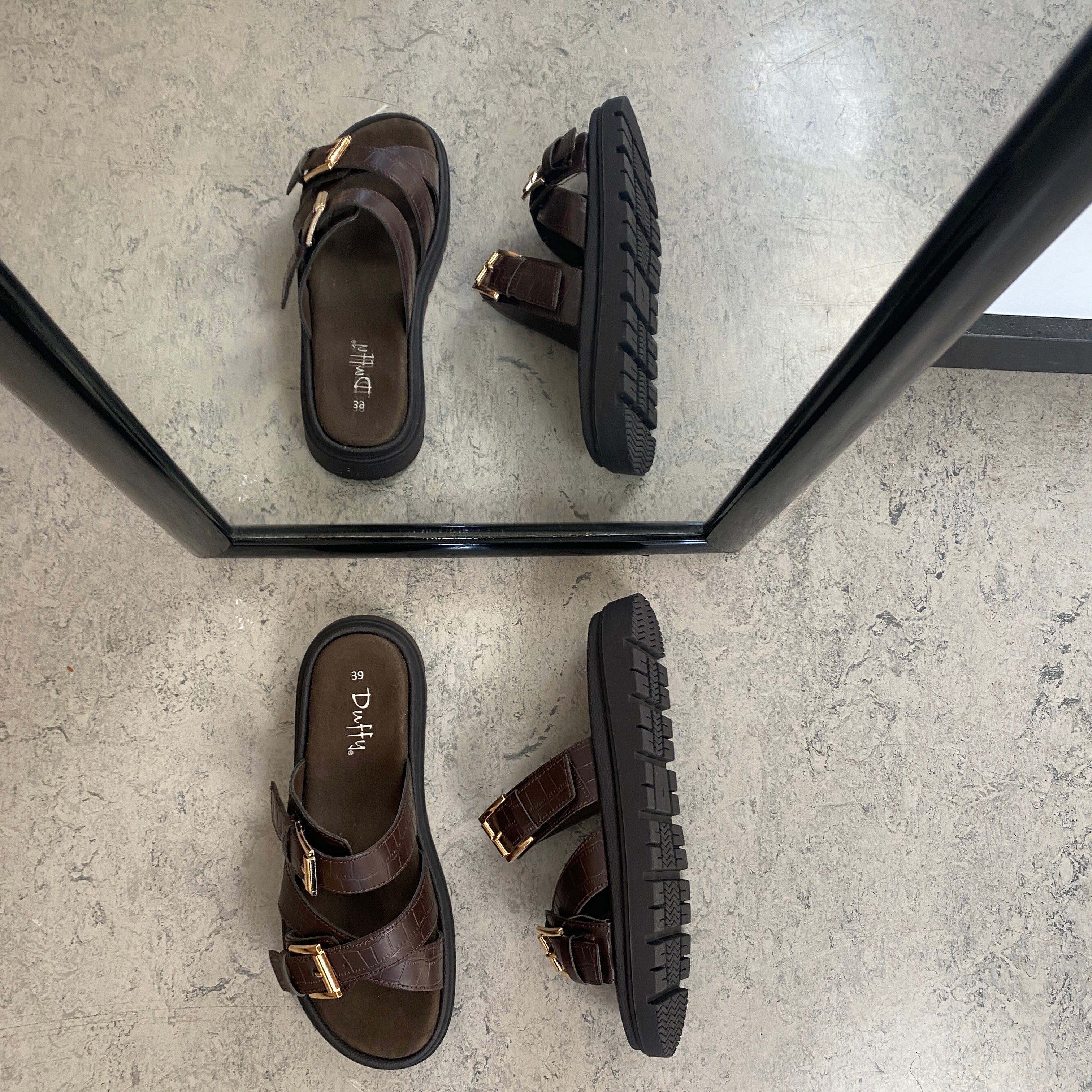 Mörkbrun, bekväm Duffy sandal med justerbara remmar & stabil sula
