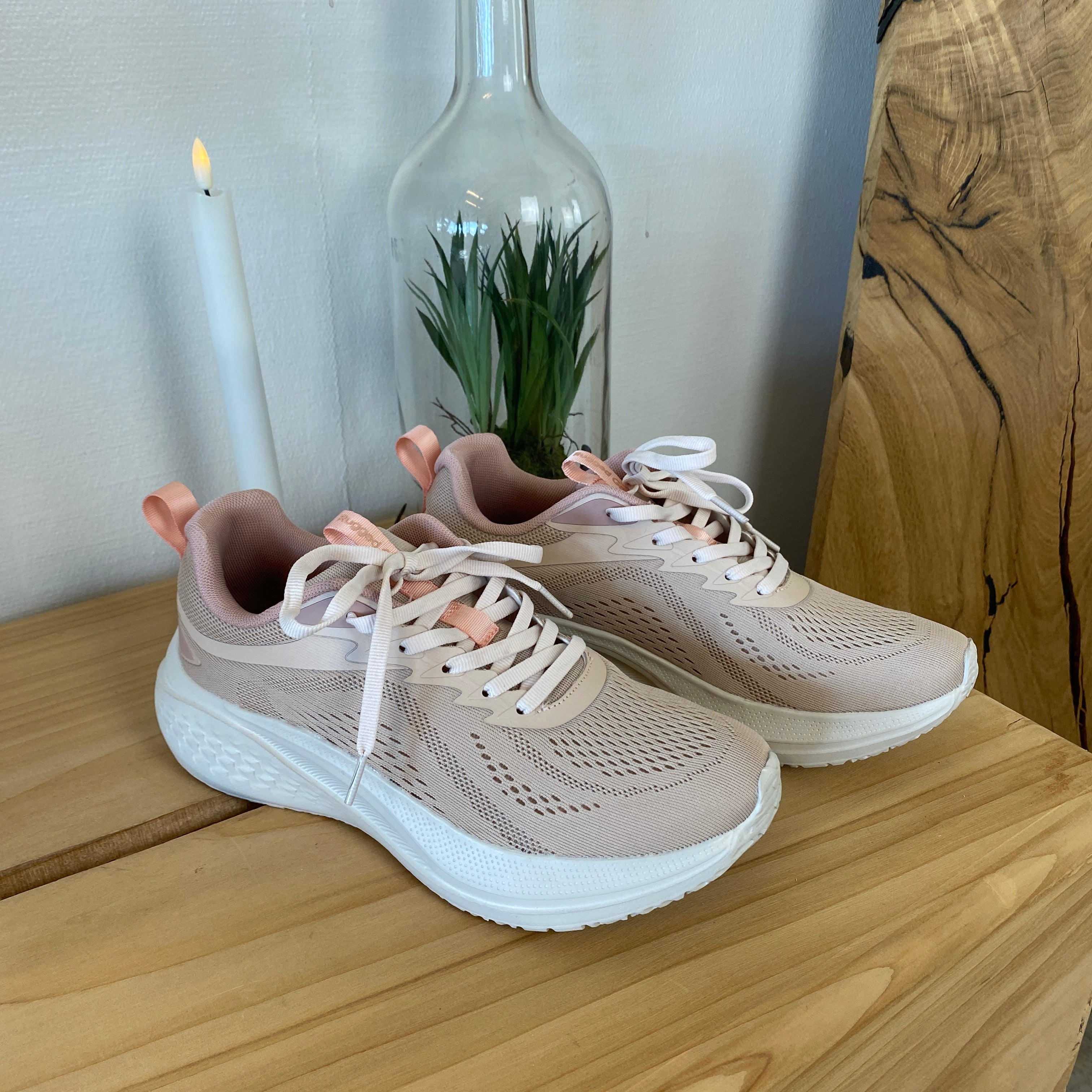 Rugged Gear Simple Sport – lätt och bekväm sneaker i rosa