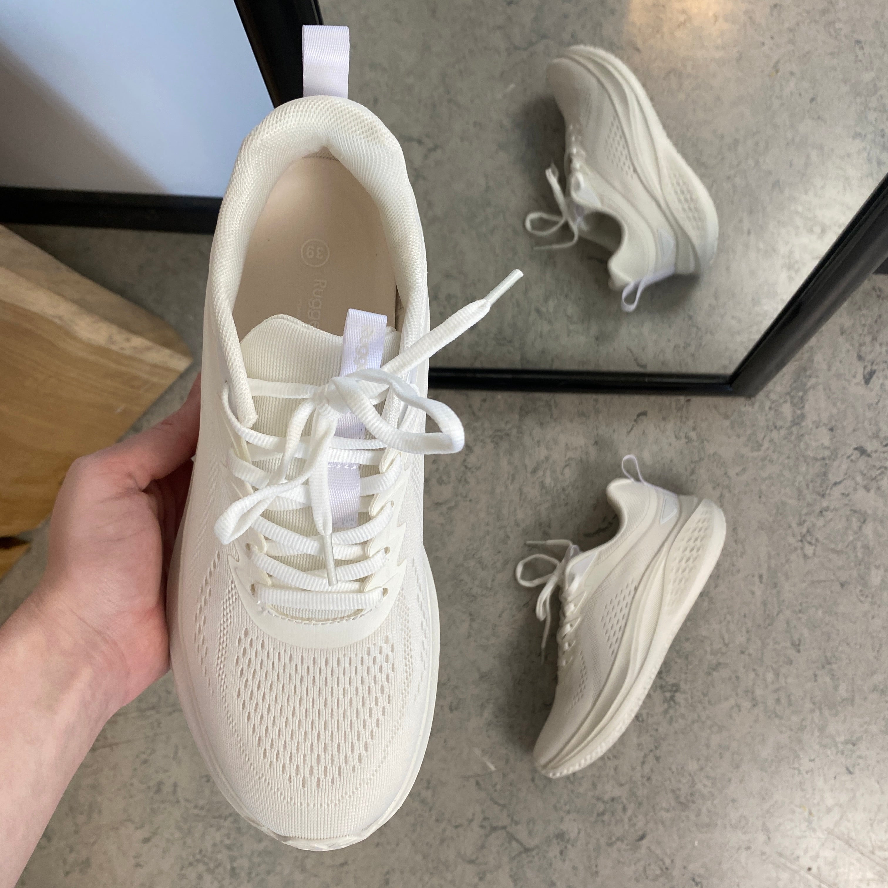 Rugged Gear Simple Sport – lätt och bekväm sneaker i vitt