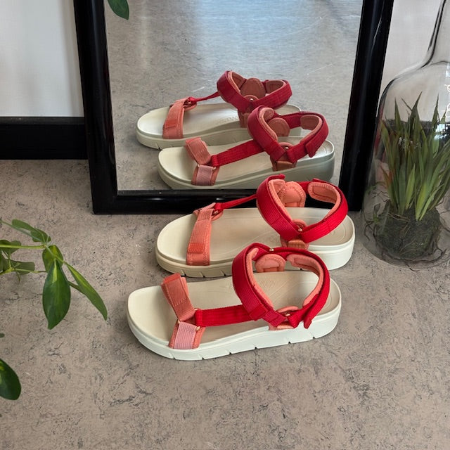 Green Comfort-sandal i röd färgkombination