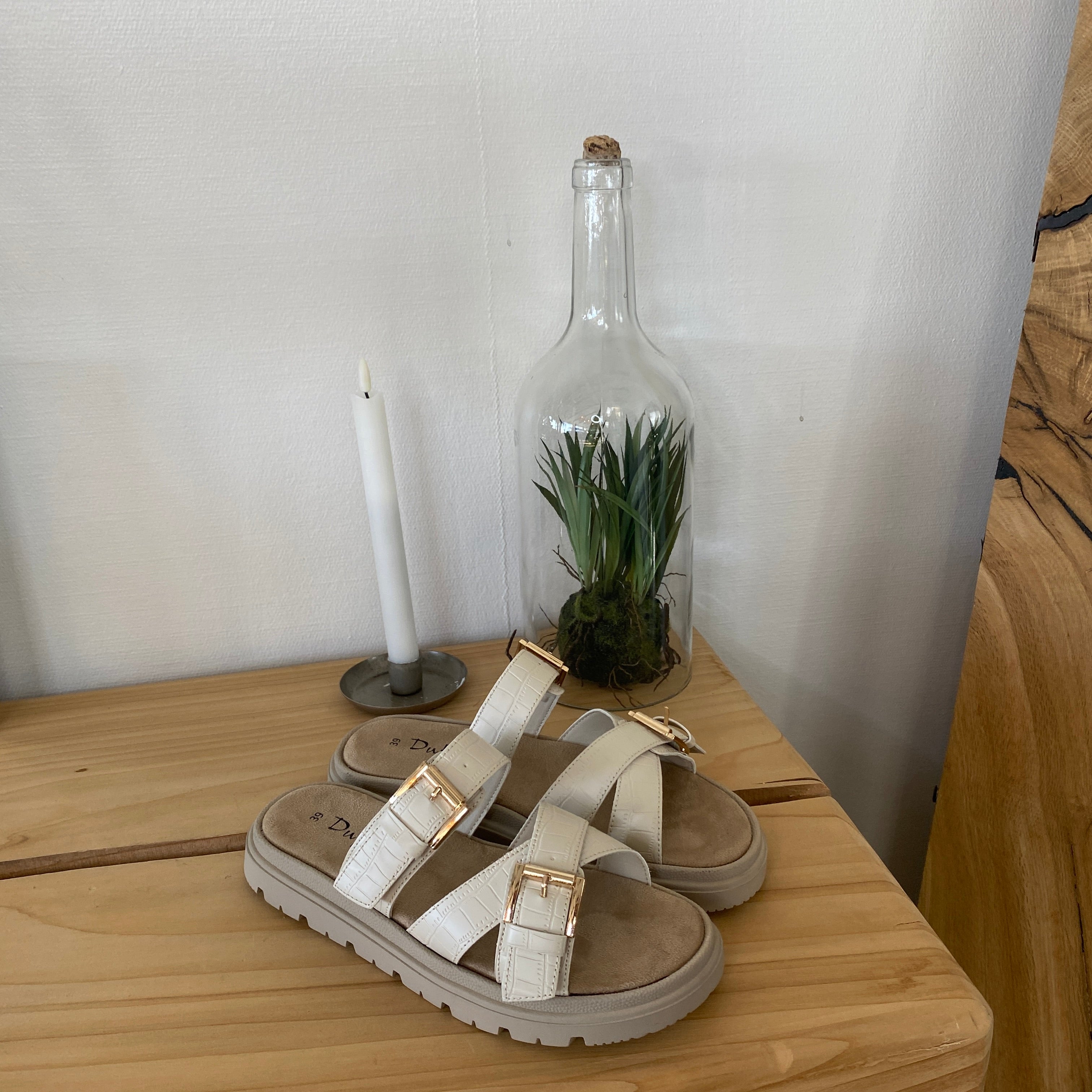 Beige bekväm sandal med justerbara remmar & stabil sula