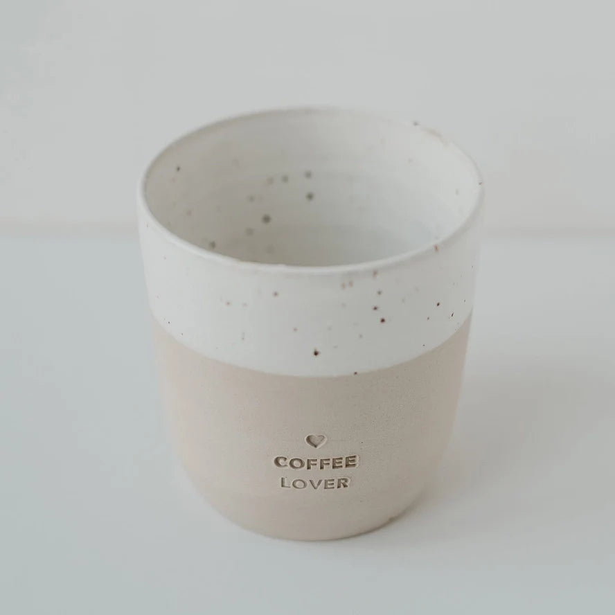 Handgjord keramikmugg utan handtag – med ingraverad text Coffee Lover