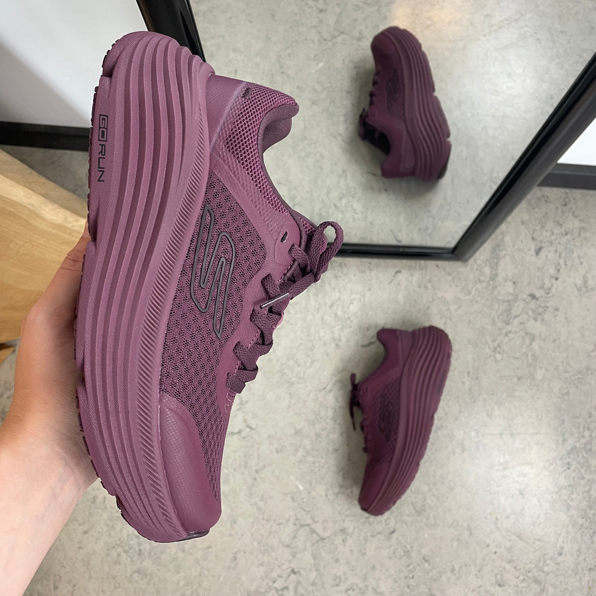 Bordeaux Skechers Max Cushioning Endeavour – stötdämpande komfort