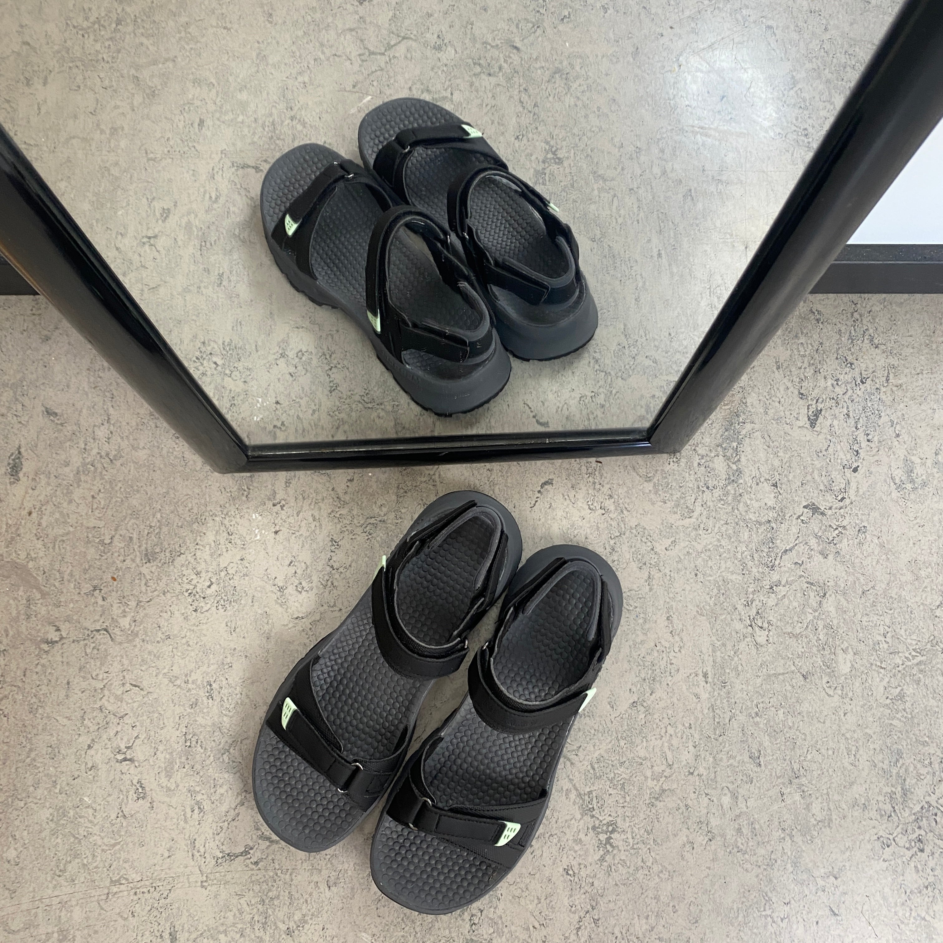 Merrell-sandal med stötdämpande komfort för arbete och aktiv vardag