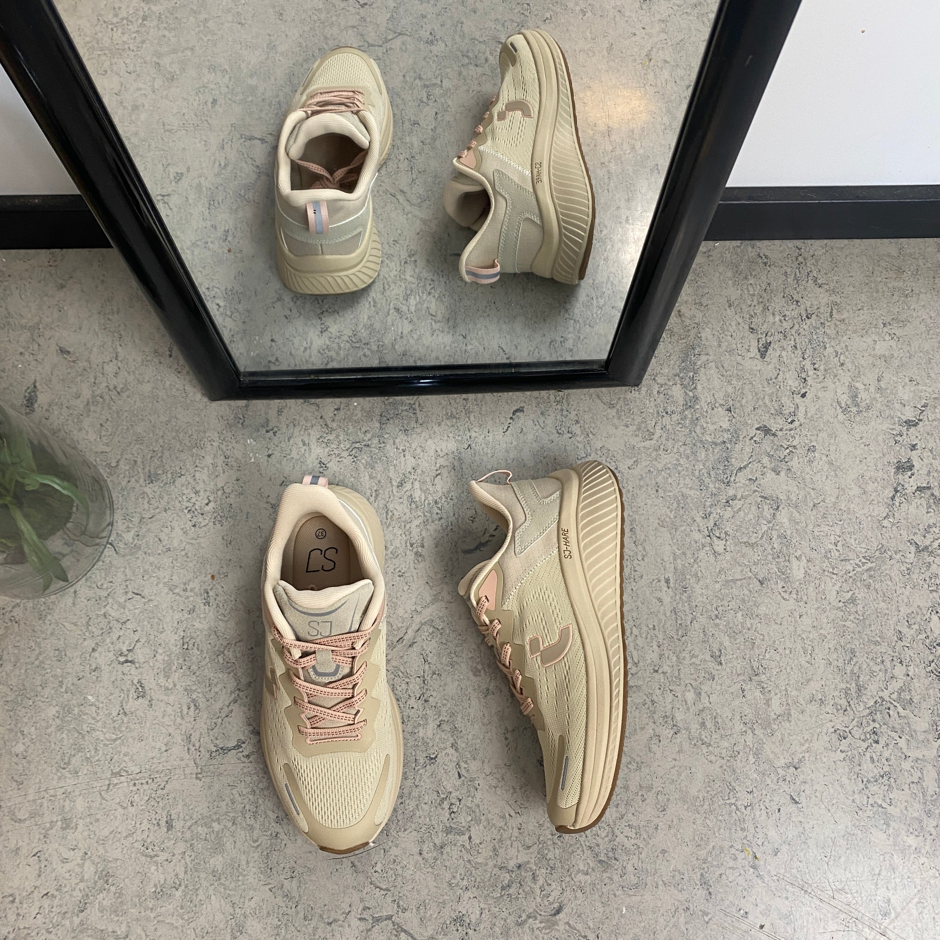 Beige lättviktsko – SSKbutiken.se