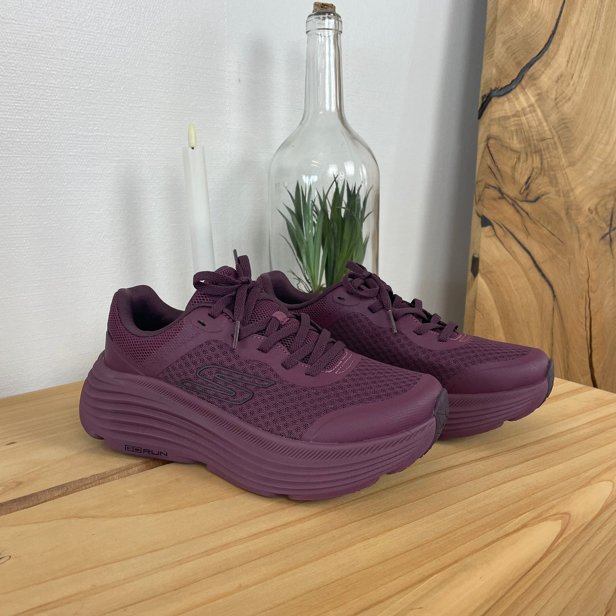 Bordeaux Skechers Max Cushioning Endeavour – stötdämpande komfort
