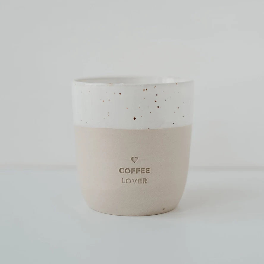 Handgjord keramikmugg utan handtag – med ingraverad text Coffee Lover