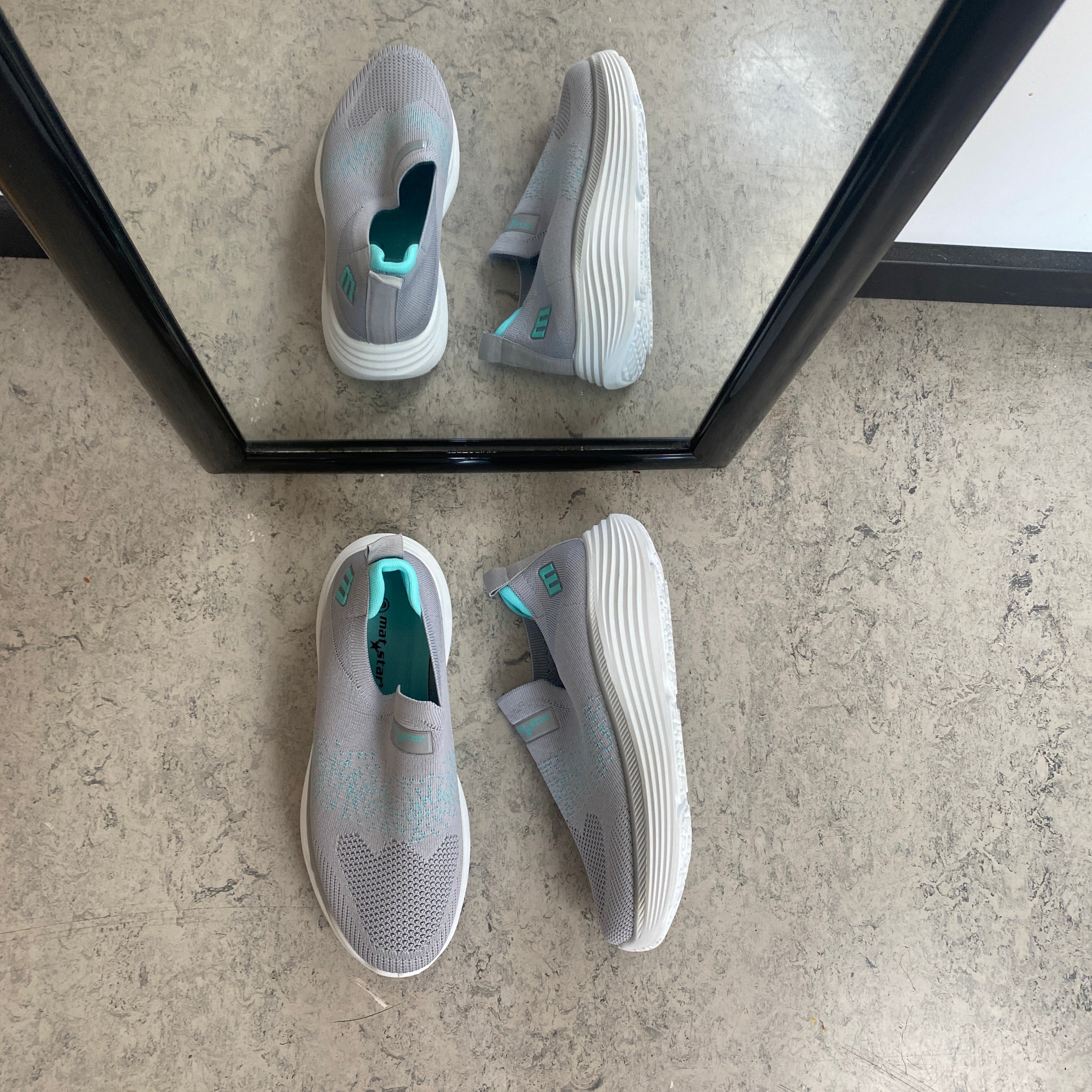 Grå slip-on komfortsneaker med stötdämpning & andningsbart stickat