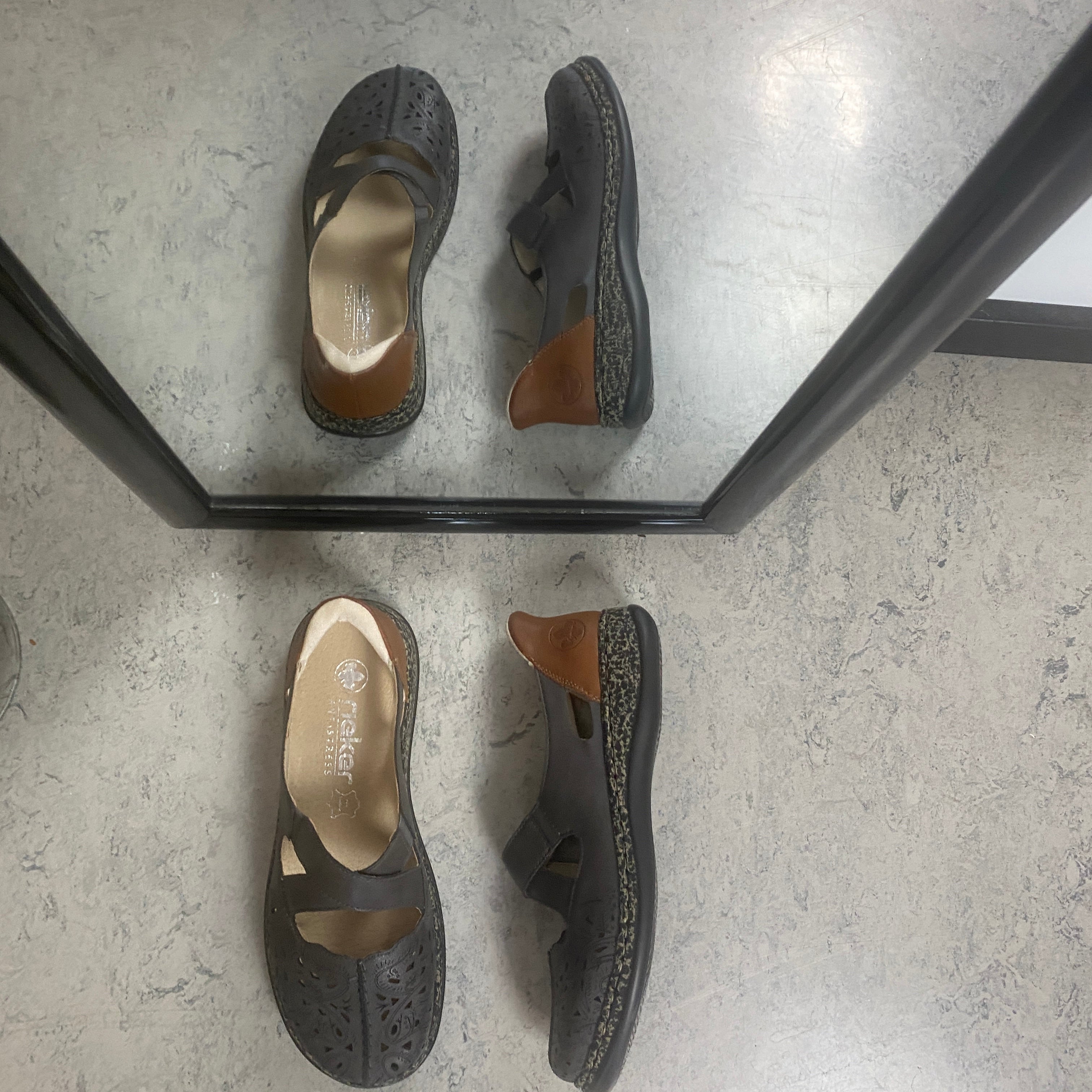 Rieker Ready 2 Go sko – grå damsneaker som är lätt att kliva i